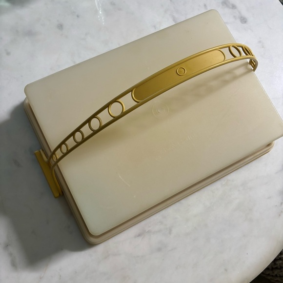 Vintage 70s Tupperware harvest gold 3-piece sheet cake carrier with handle - Picture 1 of 14